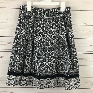 Charter Club b&w skirt size 6P‎
